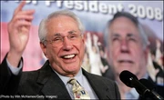 180px-Gravel_Right_Hand_Wave_%28Nice_Tie%29.jpg