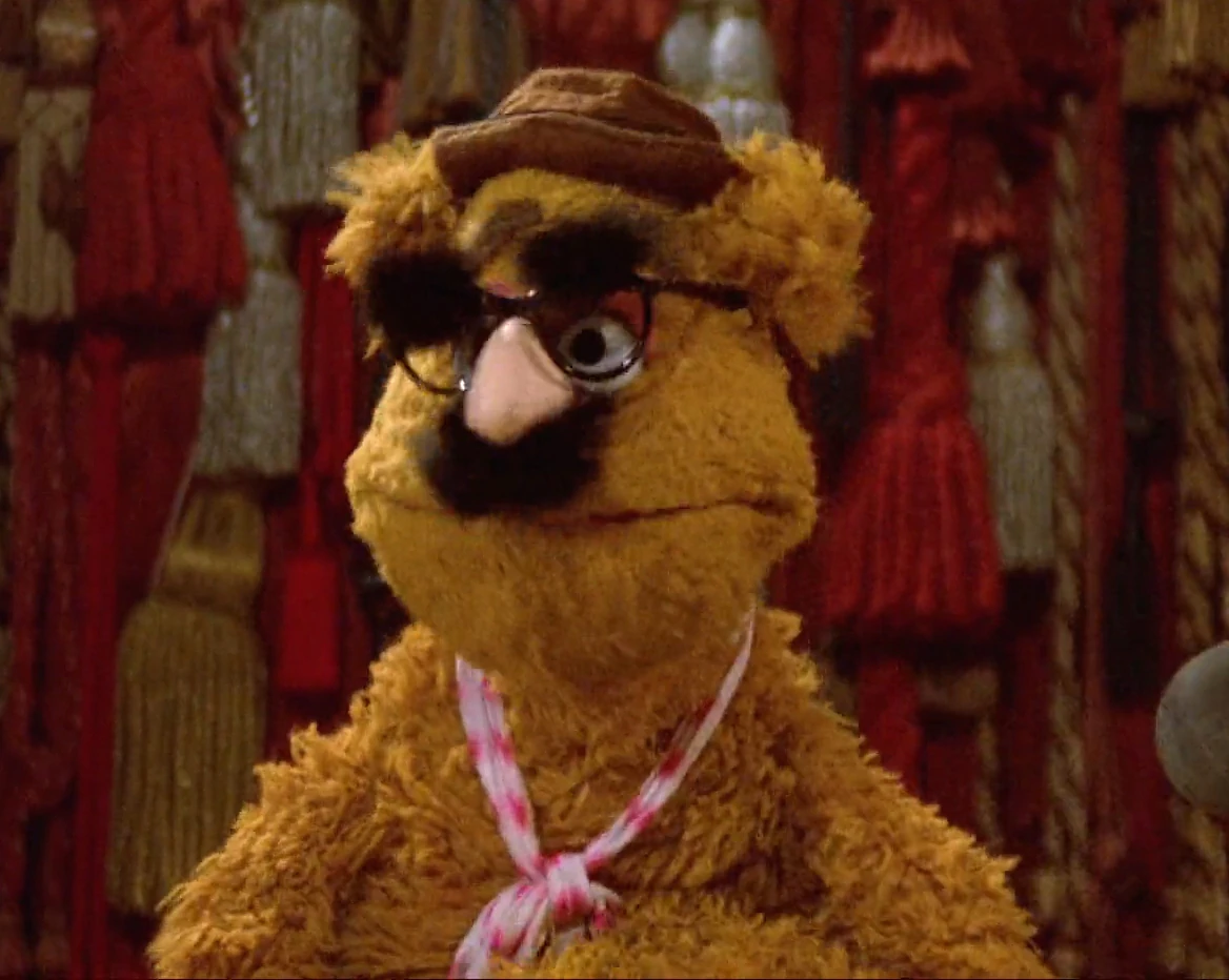 Fozzie in Groucho glasses at the El Sleezo Cafe.