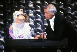 Carson with Piggy at the Oscars.