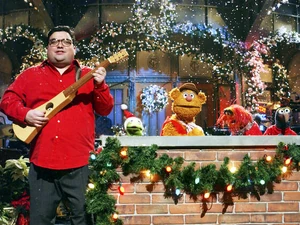 The Muppets and Horatio Sanz sing "Christmas is Number One"