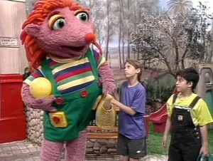 The redesigned version of Kippi seen on Rechov Sumsum/Shara'a Simsim.