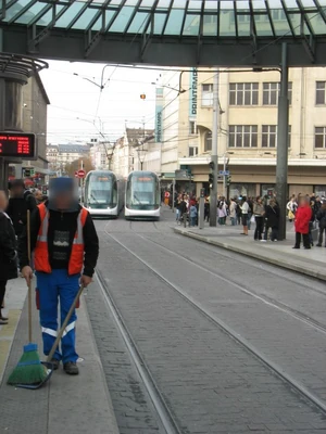 Citadis circulant dans chaque sens sur la ligne A près de la station Homme de Fer.