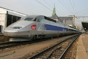 Le TGV Est-Européen circulant sur une voie classique.