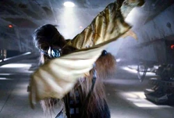 Chewbacca vuurt op een Mynock