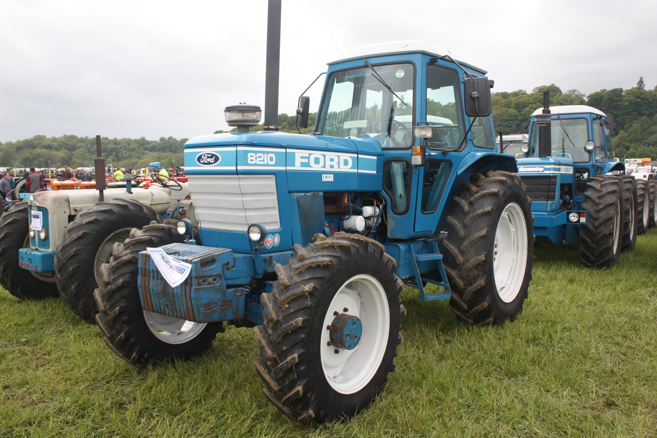 Ford 8210 tractor engine