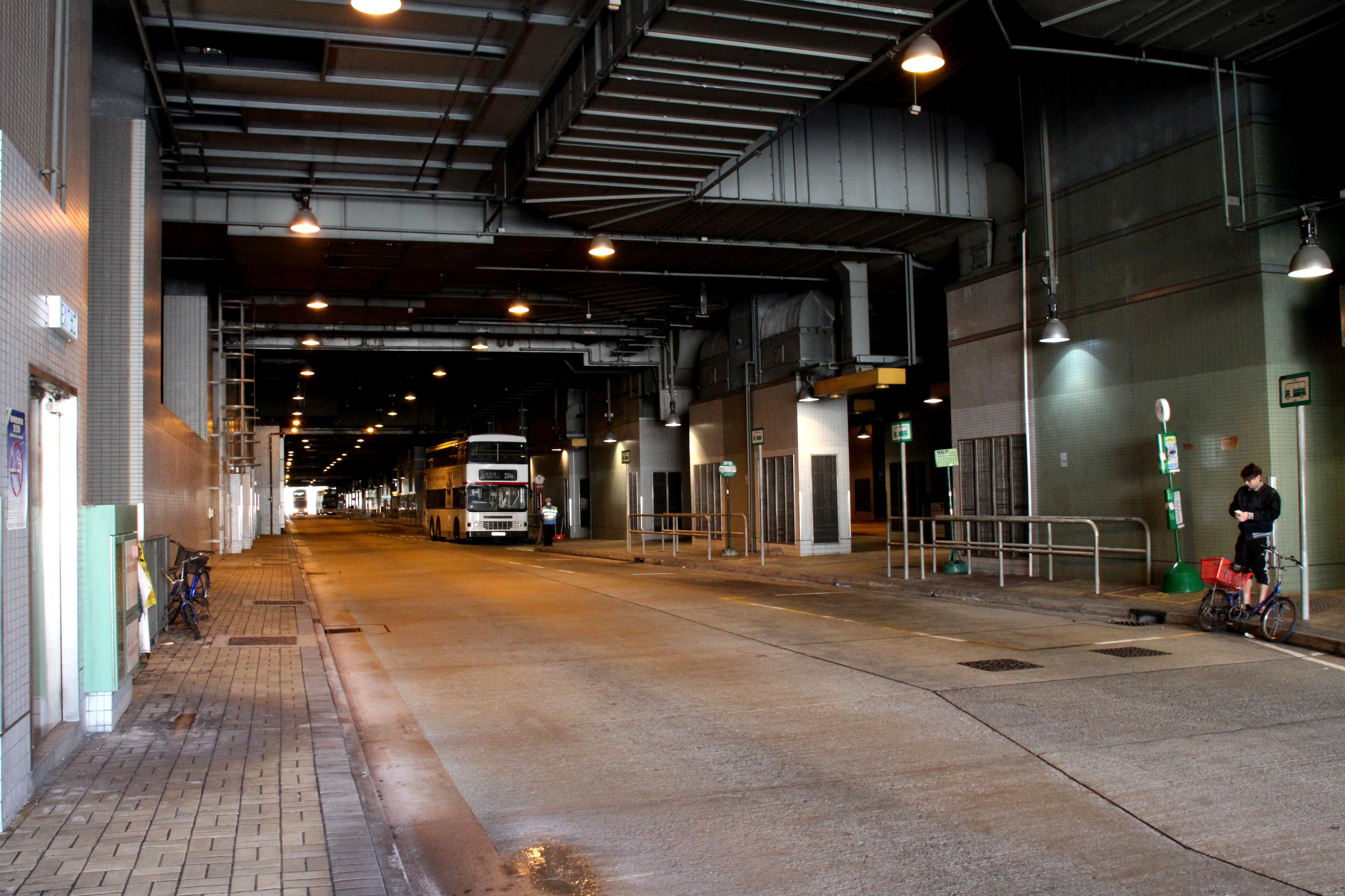 荃湾西站公共运输交汇处 - 香港巴士大典