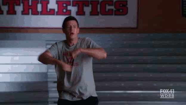 https://images4.wikia.nocookie.net/__cb20130927013920/degrassi/images/5/57/Finn_dancing.gif