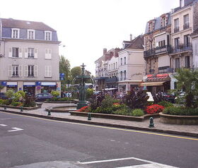 280px-Square_in_Fontainebleau_Town_Centre.JPG